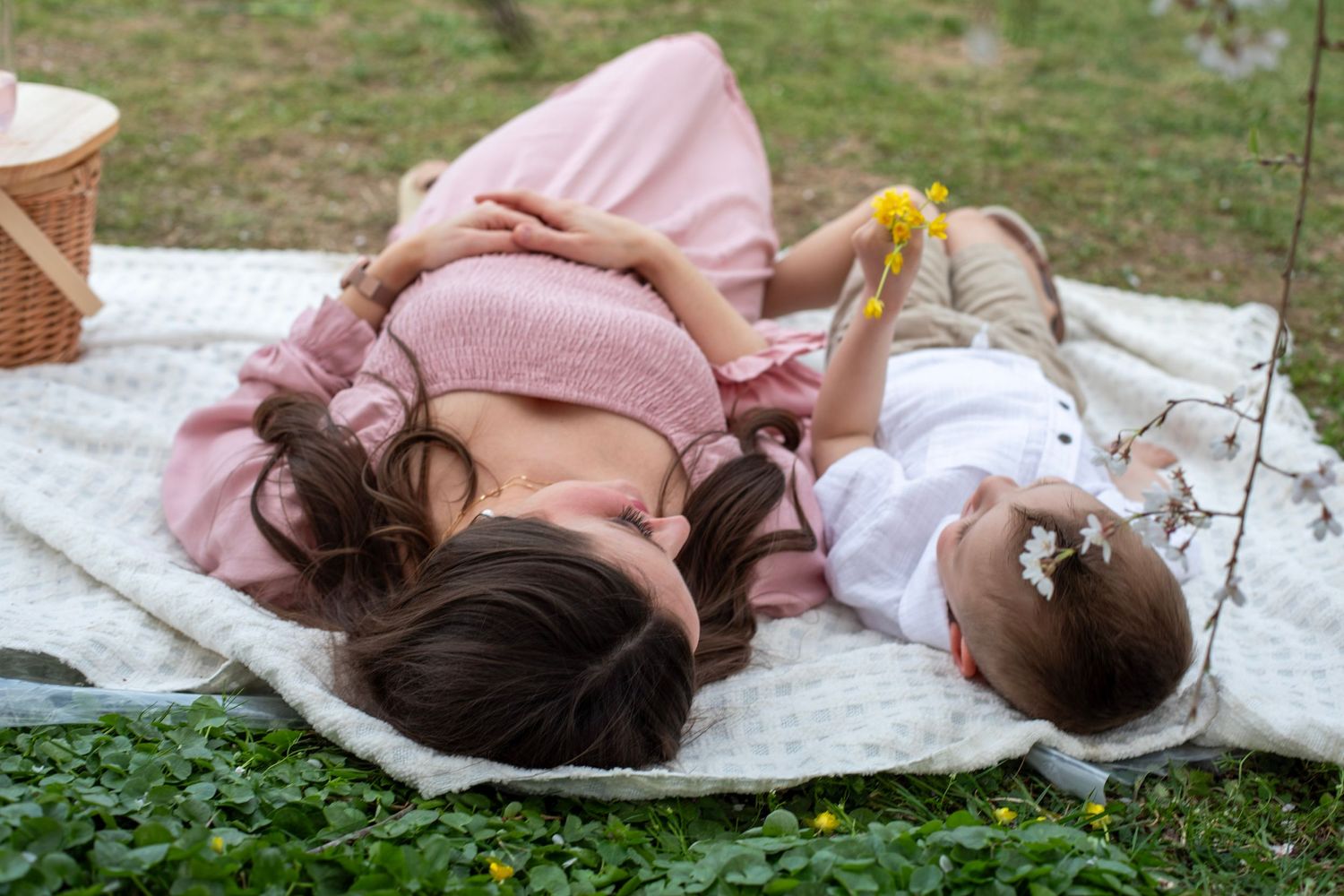 mom and son Ault Park Cincinnati affordable picnic photoshoot styled under cherry blossom trees mommy and me mother's day photoshoot outdoor