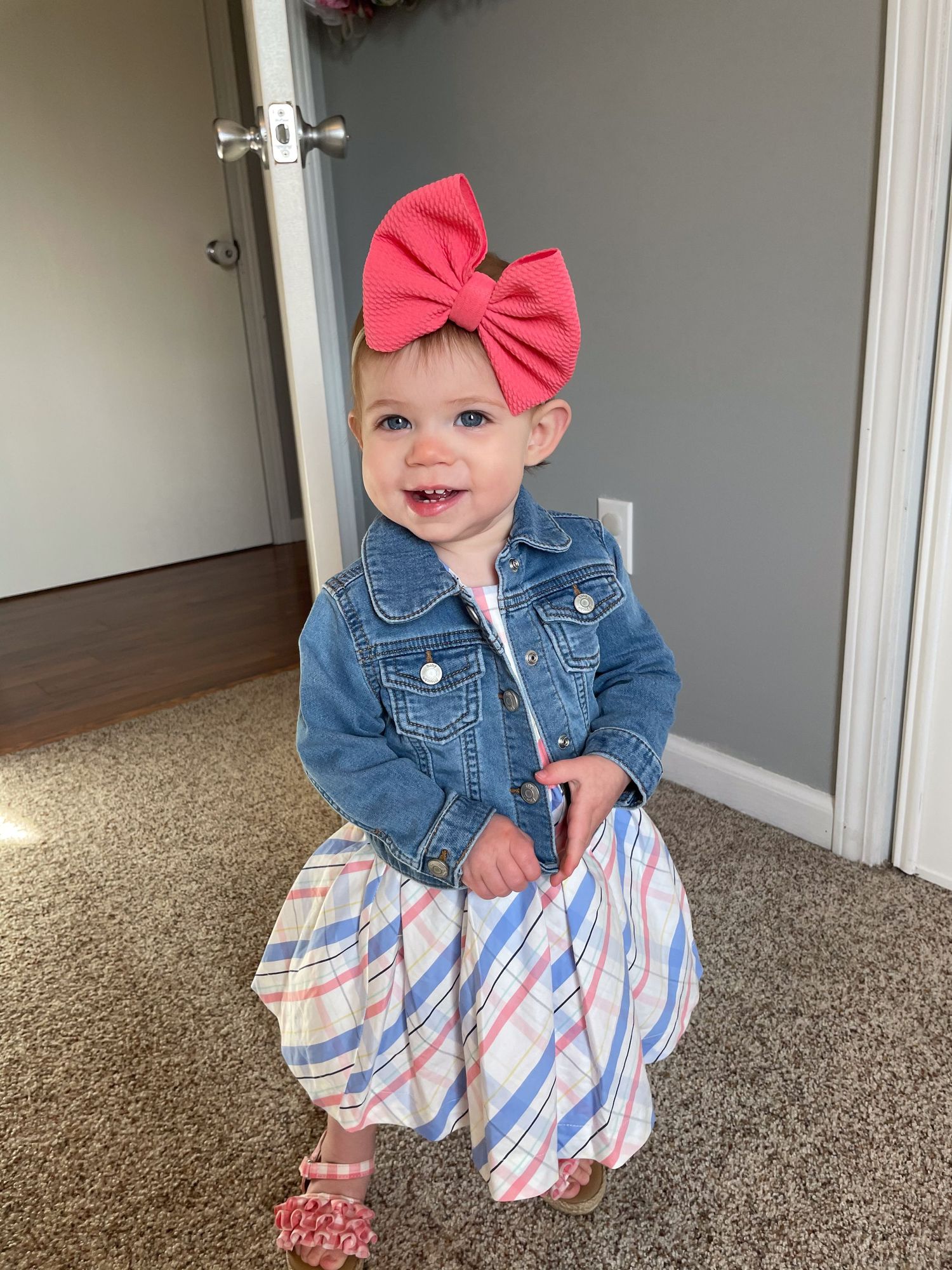 Springfield, Il family photographer shares insight to her life with a picture of her daughter in her Easter dress and bow.
