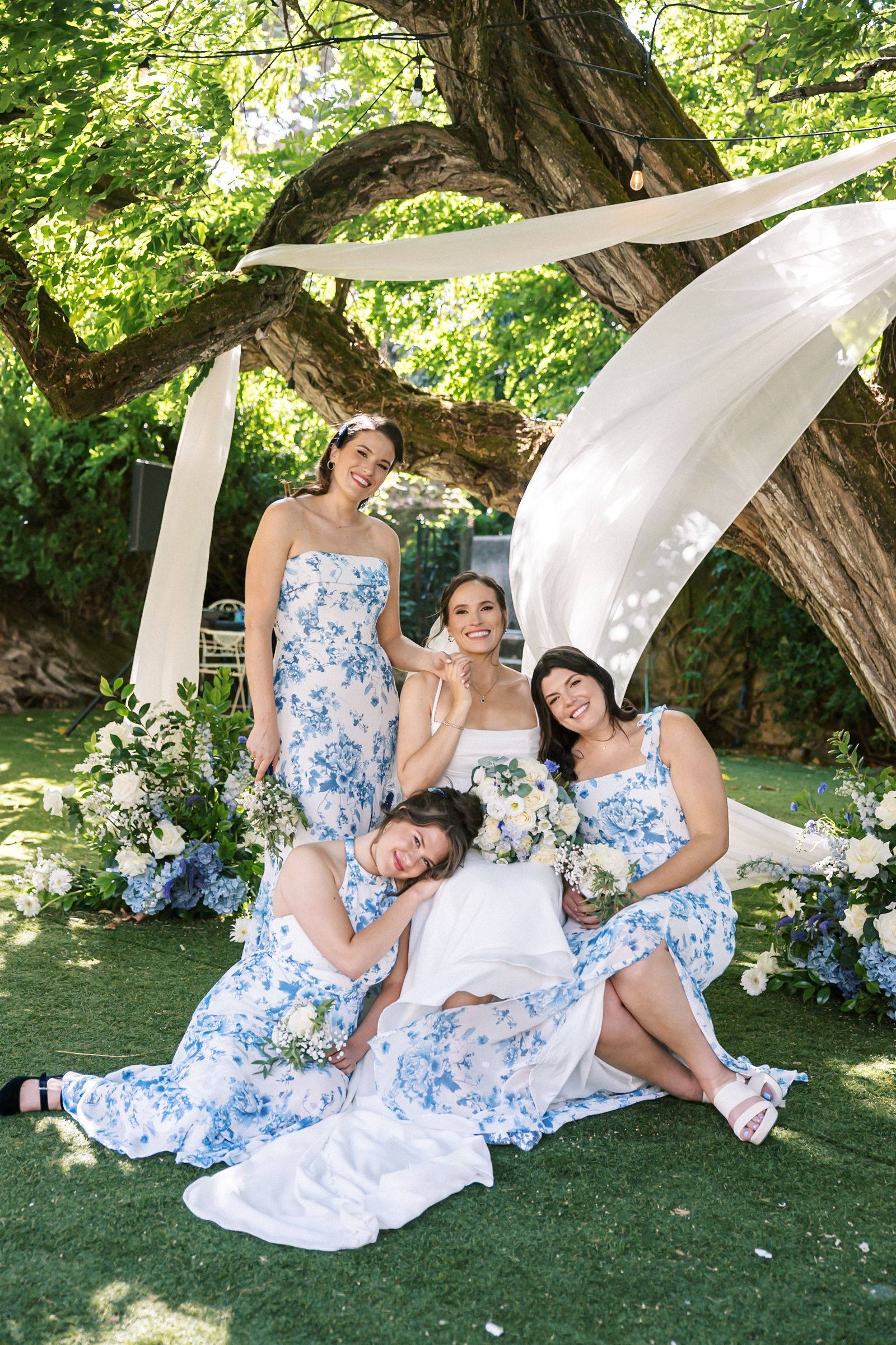 Editorial bridesmaids photos at Quinta do Torneiro, photographed by a Lisbon wedding photographer