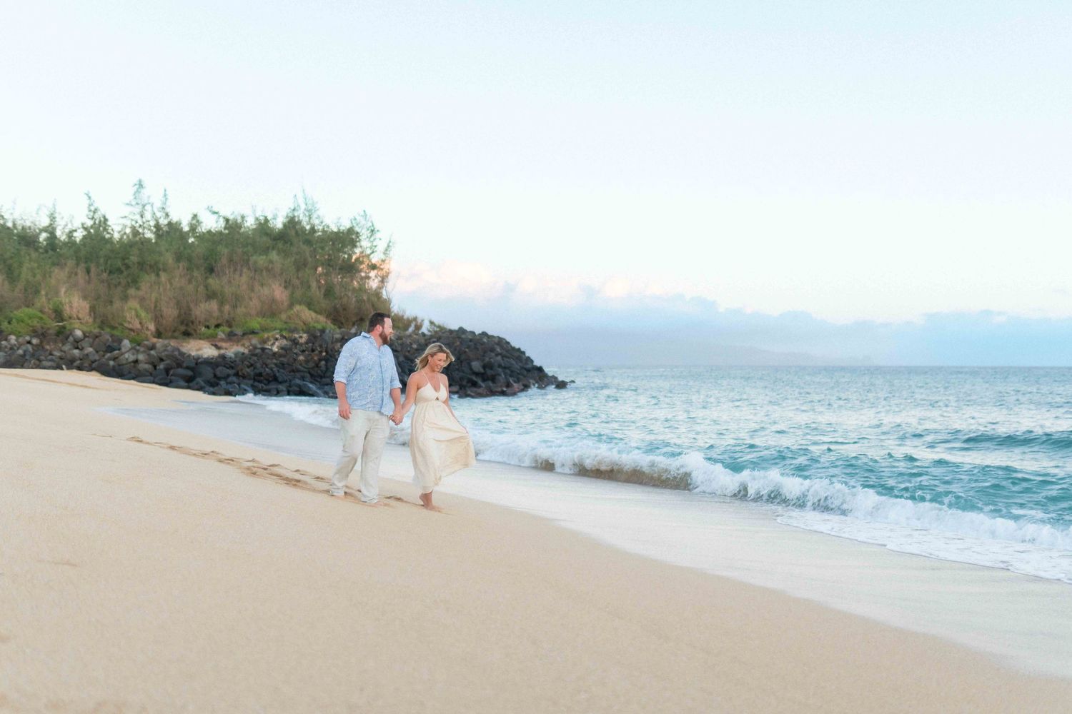 Maui couple photographer photo against beautiful Maui sunset beach by ohwowfotos.