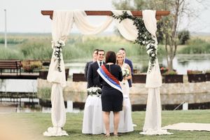 Fotografisanje Venčanja
Fotograf za venčanje
Mladenci 
Mlada
Mladoženja
Smeh
Sreća
Radost
Ljubav
Matičar
Matičarka 
Na otvorenom