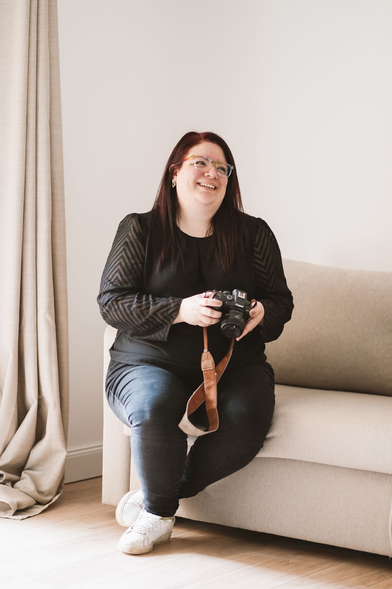 Portrait professionnel en Isère : shooting photo corporate et branding pour une photographe.