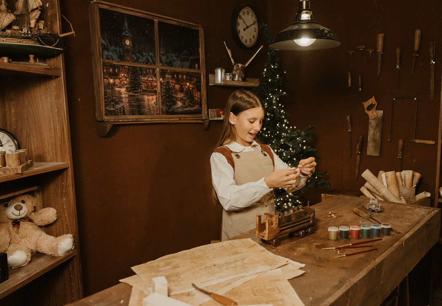 Retrato de una niña con vestuario vintage durante su sesión de fotos de Navidad