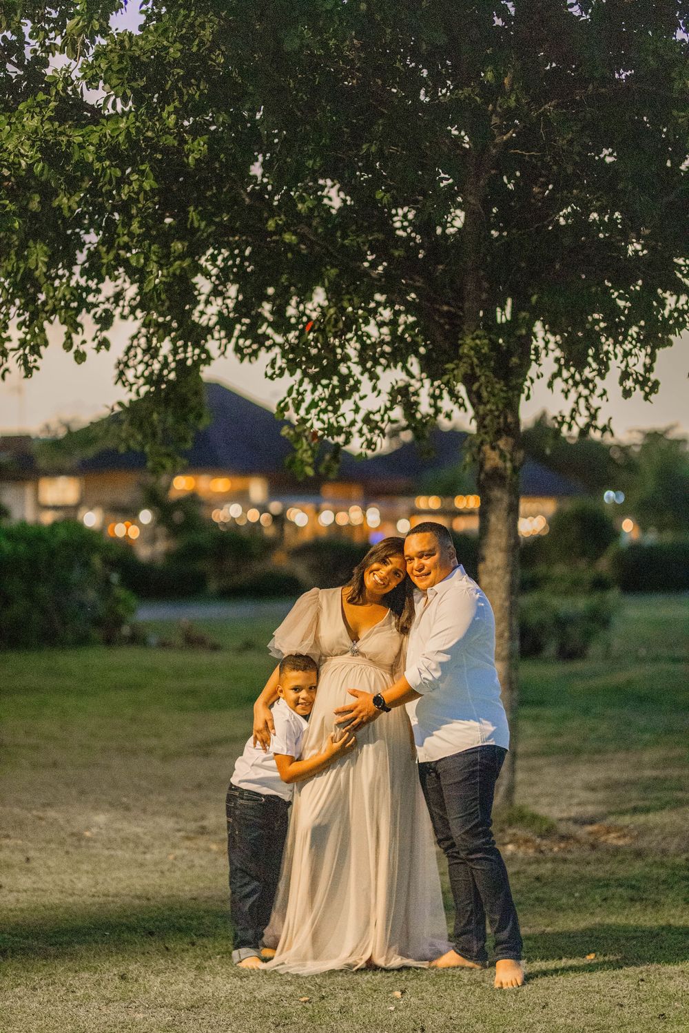 Sesión de maternidad en Punta Cana con estilo natural y minimalista