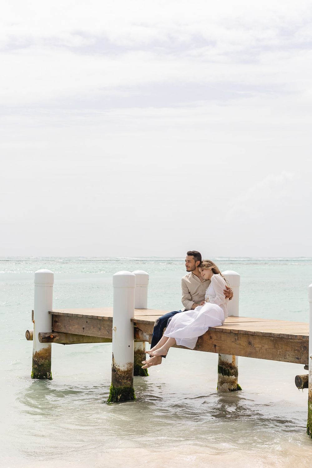 Fotos de embarazo en playa de Punta Cana capturando conexión y emoción real.