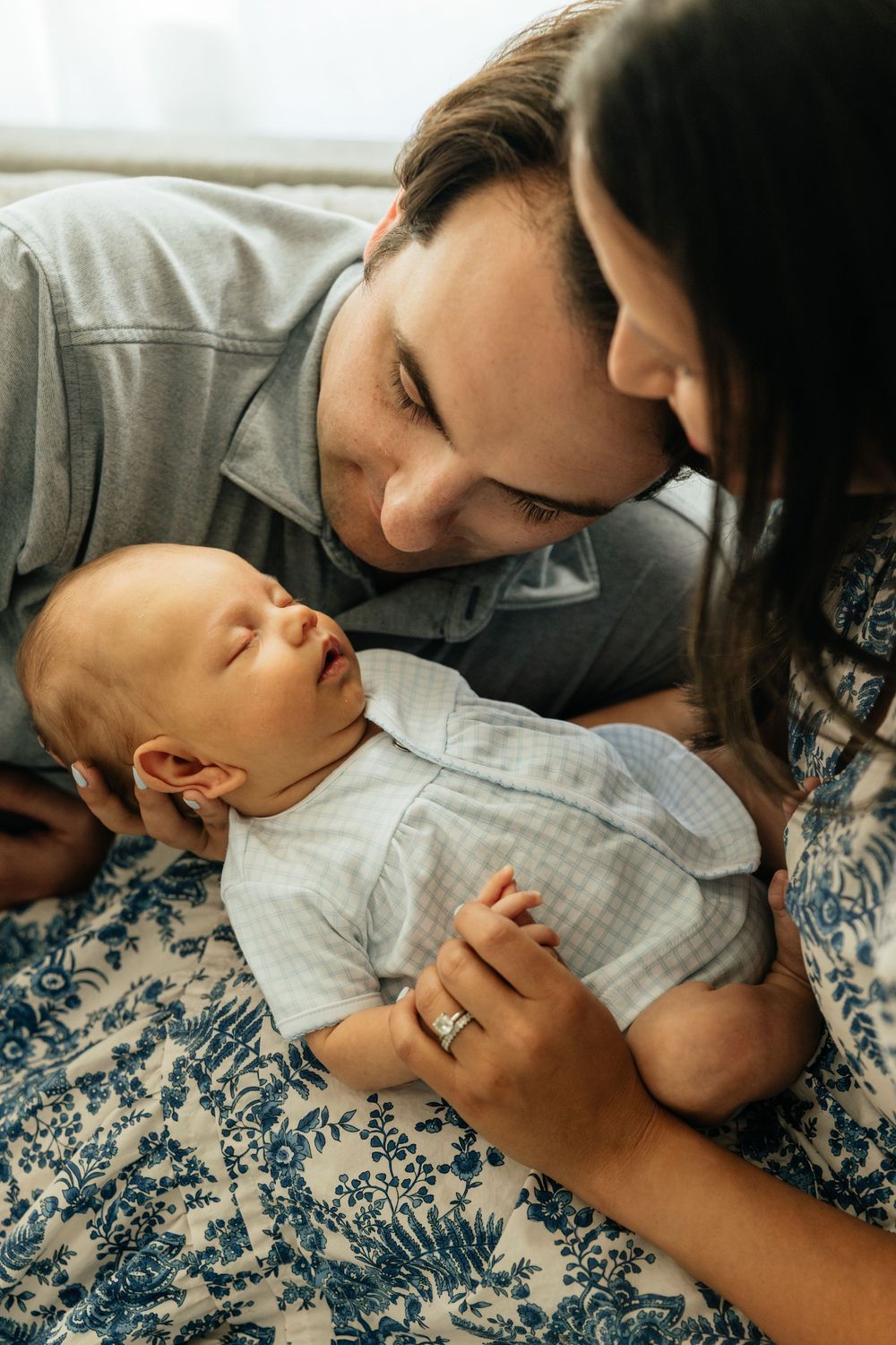 Cozy in-home newborn session in Florida. Jacksonville Newborn Photographer, Jacksonville Family Photographer - Lindsay McDow Photography