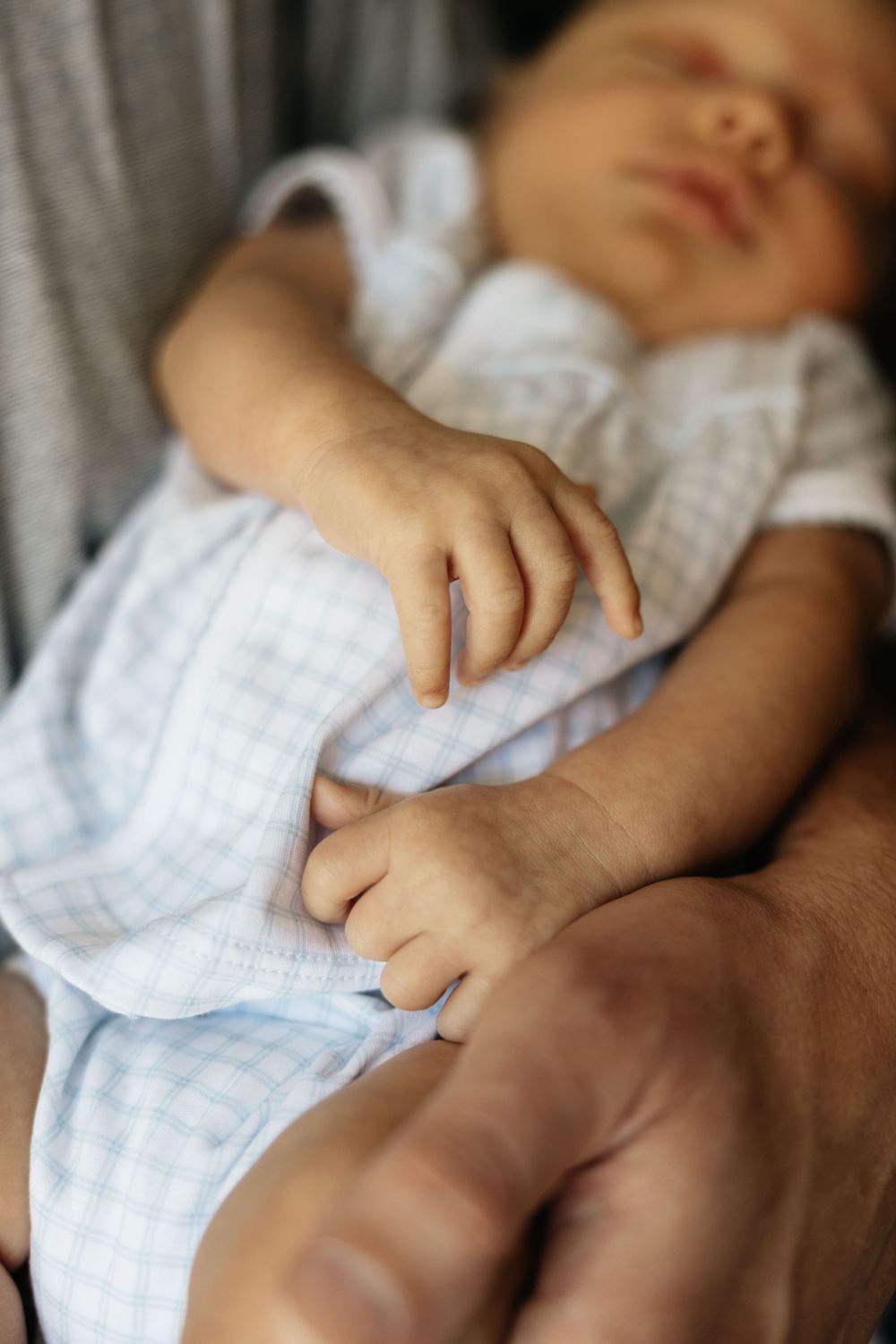 Cozy in-home newborn session in Florida. Jacksonville Newborn Photographer, Jacksonville Family Photographer - Lindsay McDow Photography