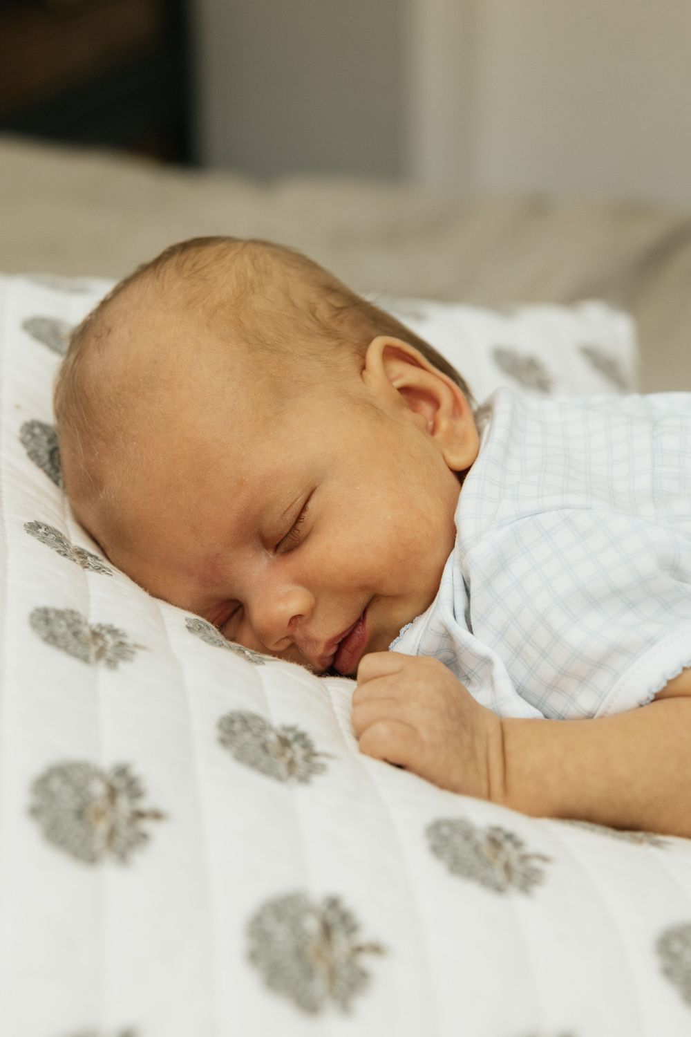 Cozy in-home newborn session in Florida. Jacksonville Newborn Photographer, Jacksonville Family Photographer - Lindsay McDow Photography