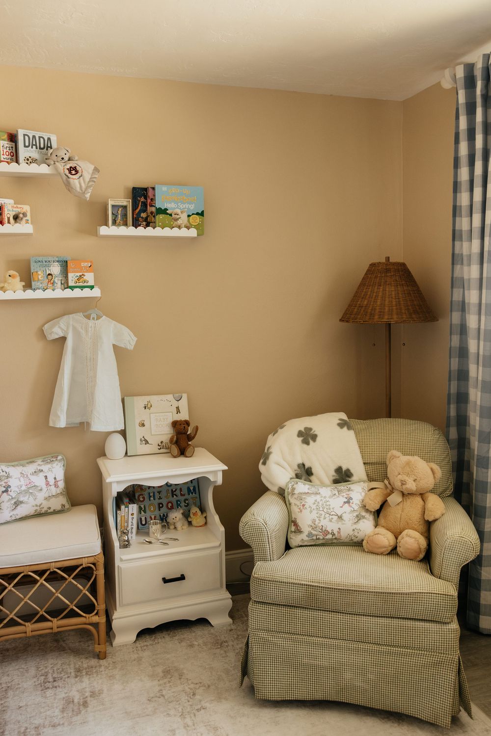 Cozy in-home newborn session in Florida. Jacksonville Newborn Photographer, Jacksonville Family Photographer - Lindsay McDow Photography
