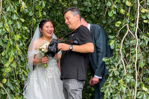 Brautpaar und Hochzeitsfotograf. Prsönliche Beratung