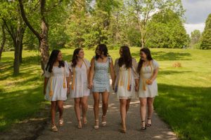 Senior photo session with Bethel University graduates