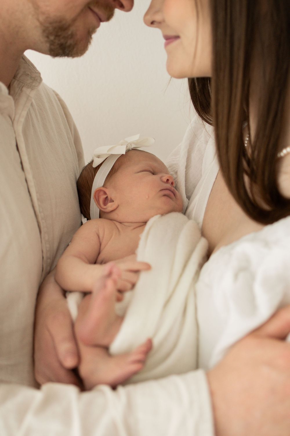 valokuvaus oulu newborn newbornkuvaus vauvakuvaus newbornkuvaaja vauvakuvaaja vastasyntynyt vastasyntyneen kuvaus valokuvaaja vauva