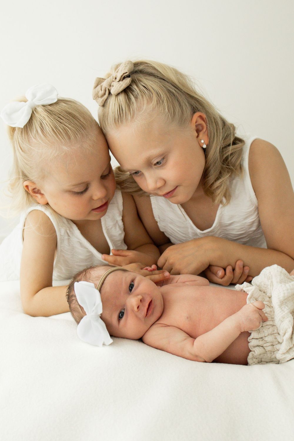 valokuvaus oulu newborn newbornkuvaus vauvakuvaus newbornkuvaaja vauvakuvaaja vastasyntynyt vastasyntyneen kuvaus valokuvaaja vauva