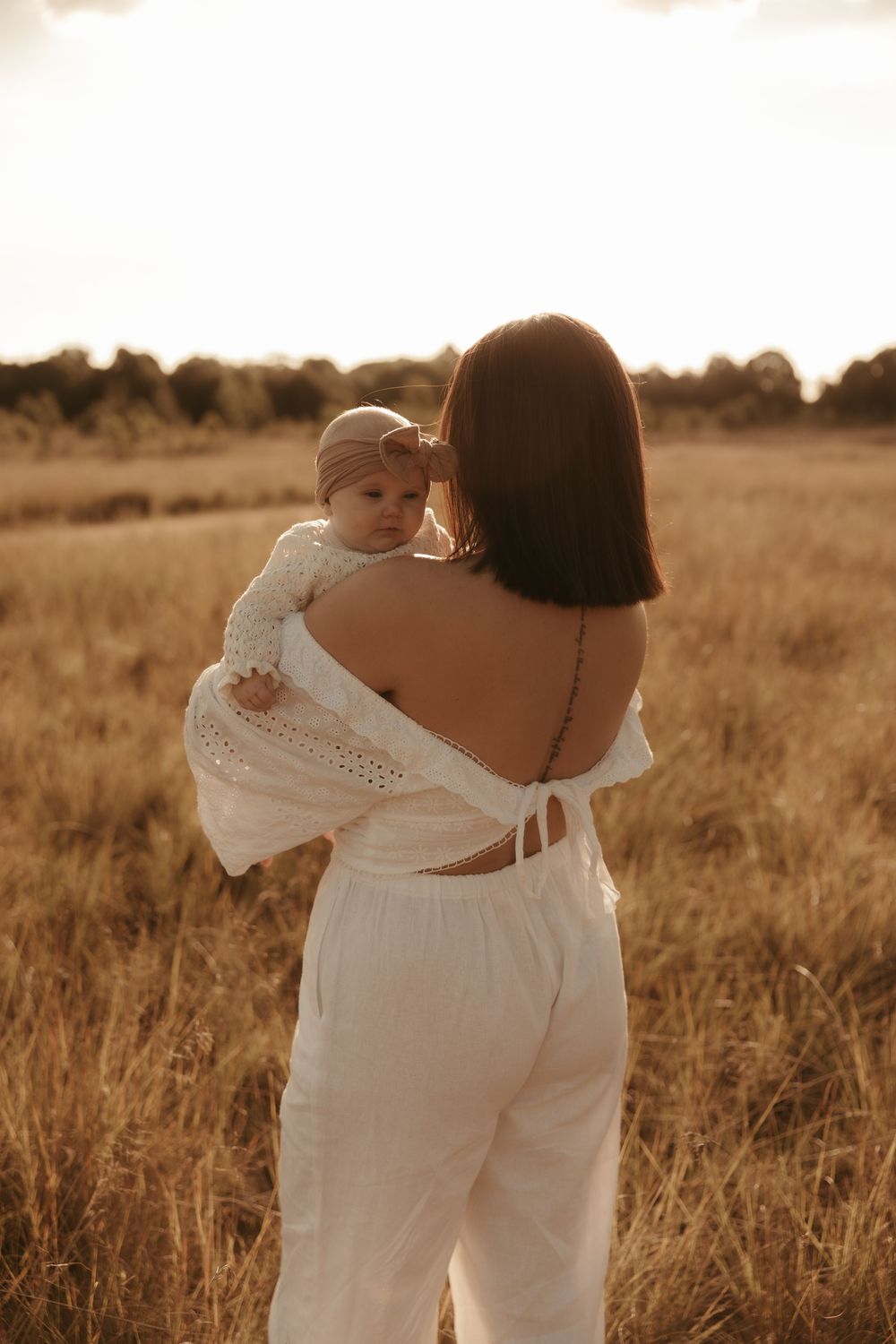 central coast family photographer capturing real, candid moments between mums and their babies.