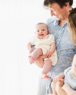 Studio family and baby photo shoot in Denver Colorado. Colorado baby photographer. Denver family photo shoot in studio. Simple family photos