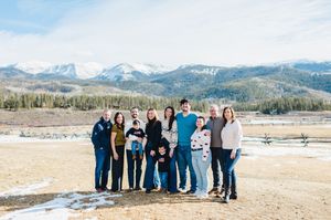 Grand Lake photographer for family photo session. Extended family session in Grandby Colorado