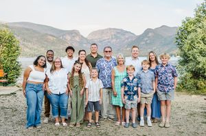 Rocky Mountain National Park photographer for family photo session. Family photographer in Estes Park Colorado. Extended family photographer