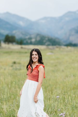 Rocky Mountain National Park photographer for family photo session. Family photographer in Estes Park Colorado. Extended family photographer