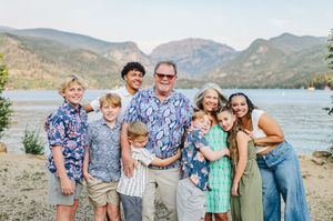 Rocky Mountain National Park photographer for family photo session. Family photographer in Estes Park Colorado. Extended family photographer