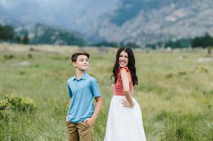 Rocky Mountain National Park photographer for family photo session. Family photographer in Estes Park Colorado. Extended family photographer