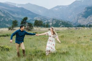 Rocky Mountain National Park photographer for family photo session. Family photographer in Estes Park Colorado. Extended family photographer