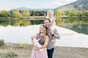 Boulder Colorado family photo session during fall. fall family photo session in Colorado