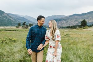 Rocky Mountain National Park photographer for family photo session. Family photographer in Estes Park Colorado. Extended family photographer