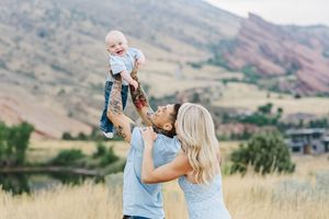 family photos with red rocks in Morrison Colorado