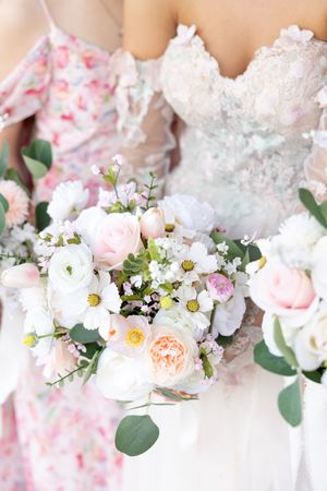 Light and airy wedding photography by Julia and Sean Photography, husband-and-wife photographers serving joyful brides in Dayton, Cincinnati