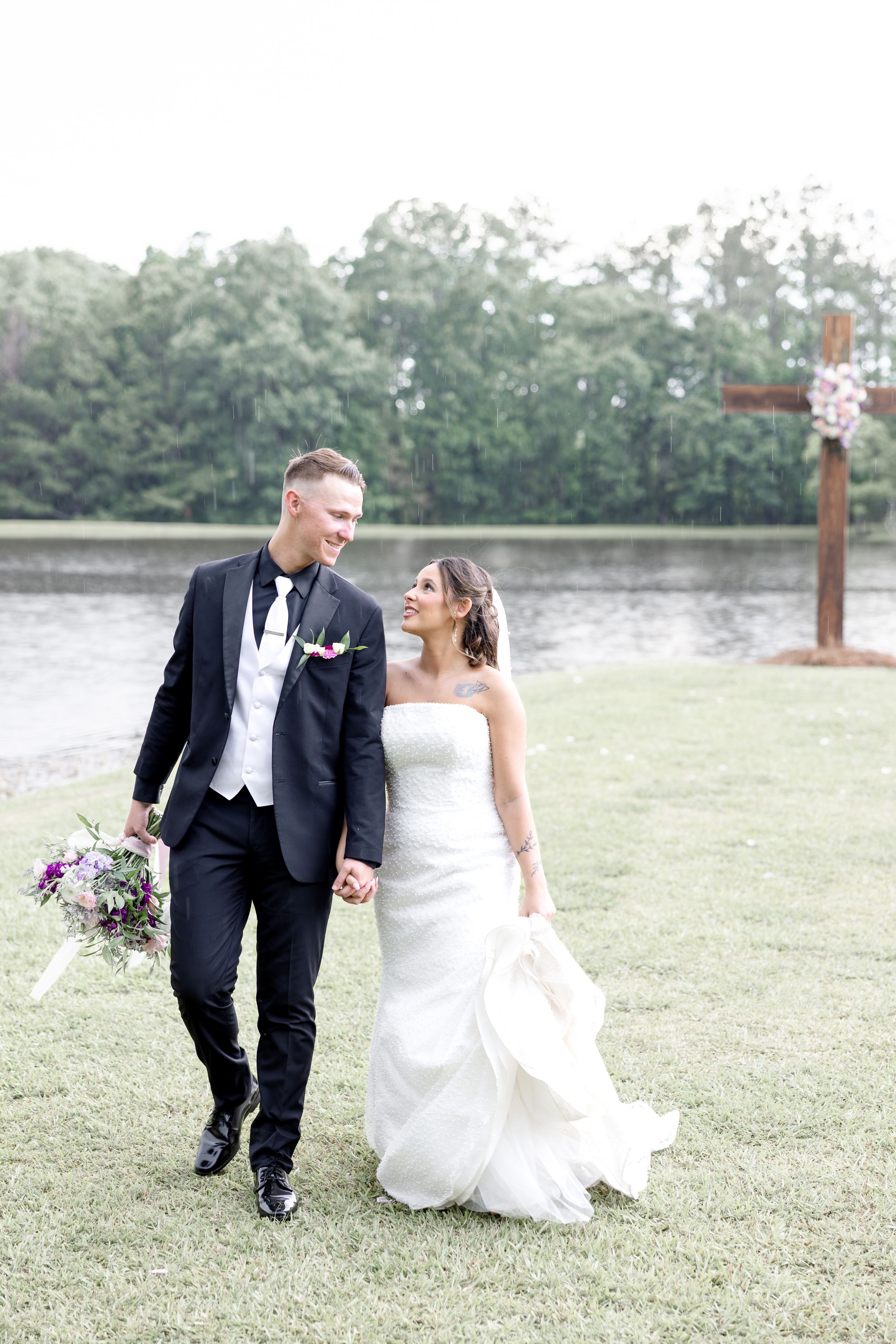 Light and airy wedding photography by Julia and Sean Photography, husband-and-wife photographers serving joyful brides in Dayton, Cincinnati