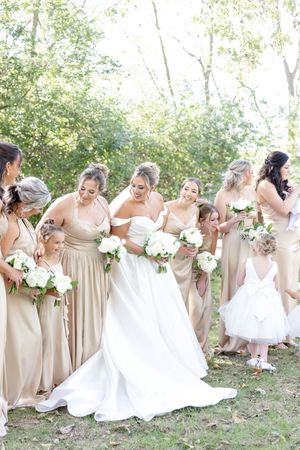 Light and airy wedding photography by Julia and Sean Photography, husband-and-wife photographers serving joyful brides in Dayton, Cincinnati