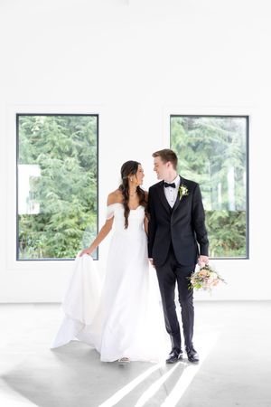 Light and airy wedding photography by Julia and Sean Photography, husband-and-wife photographers serving joyful brides in Dayton, Cincinnati