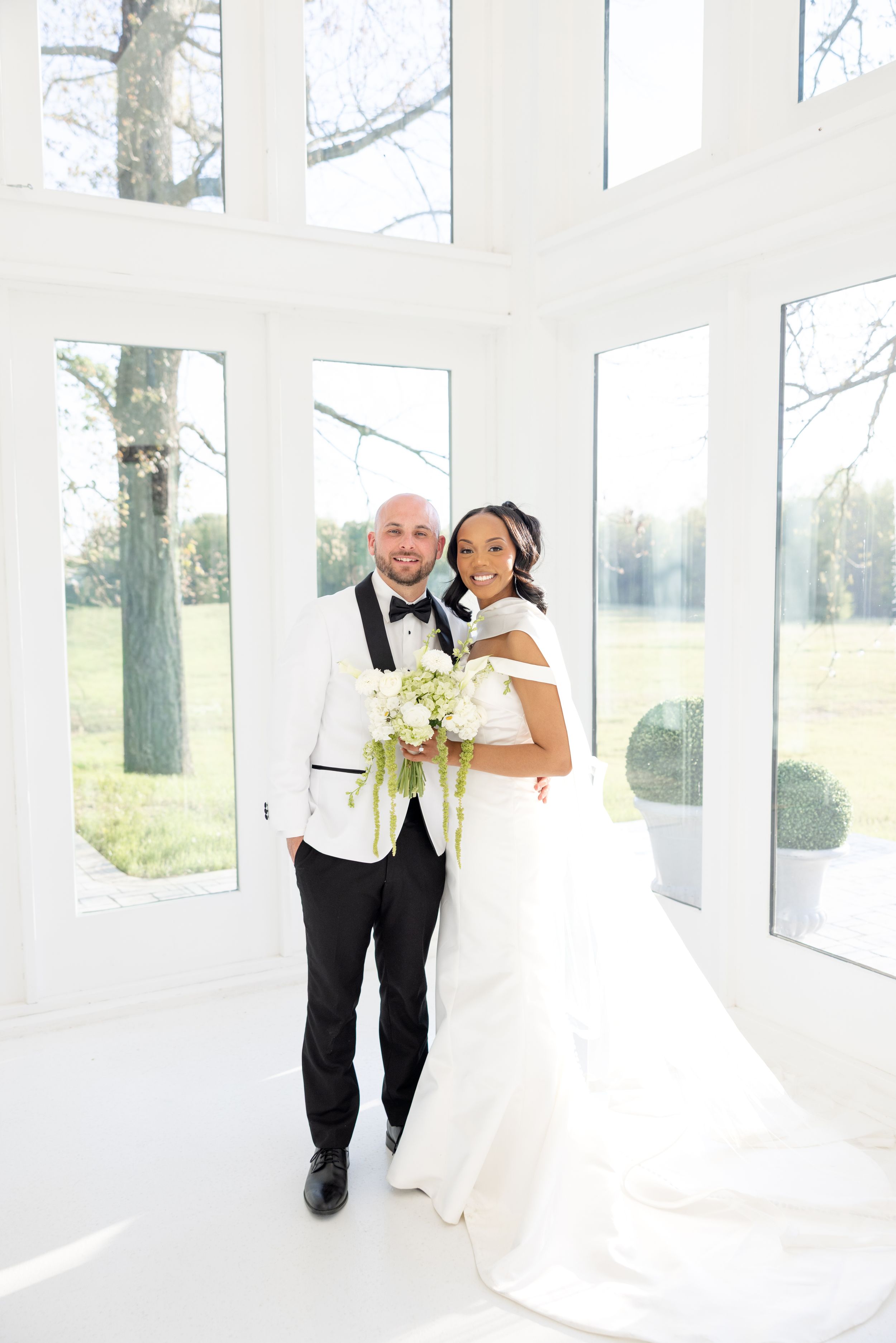 Light and airy wedding photography by Julia and Sean Photography, husband-and-wife photographers serving joyful brides in Dayton, Cincinnati