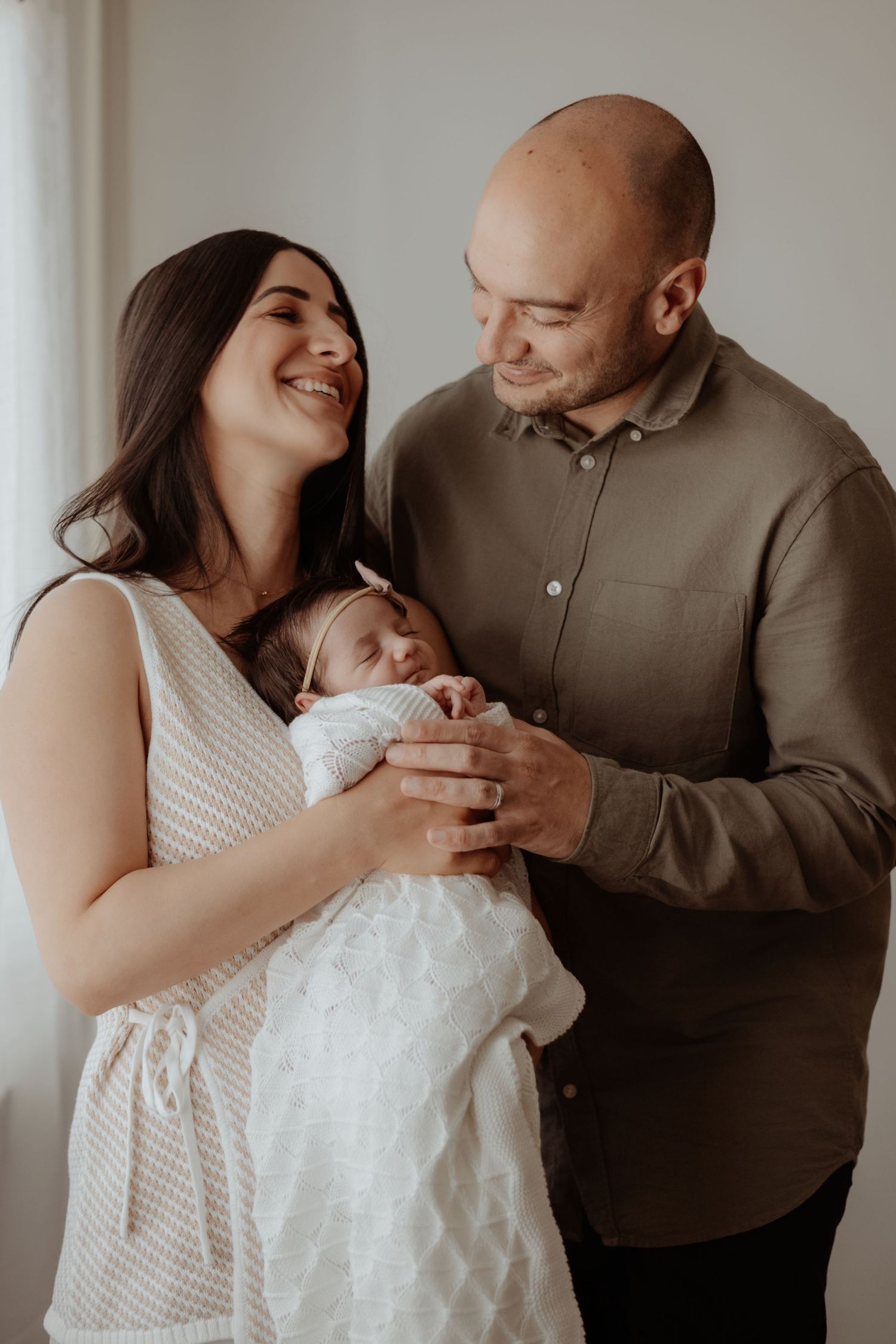 Sydney newborn, maternity and family photographer based near Guildford, offering relaxed in-home sessions across. Mobile photographer