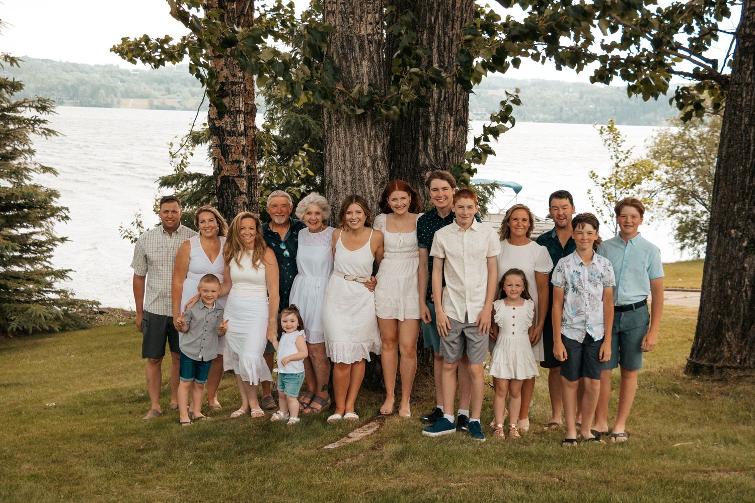 Large family gathering enjoying a scenic outdoor backdrop in the FSJ, captured by professional photographer Kim Rose