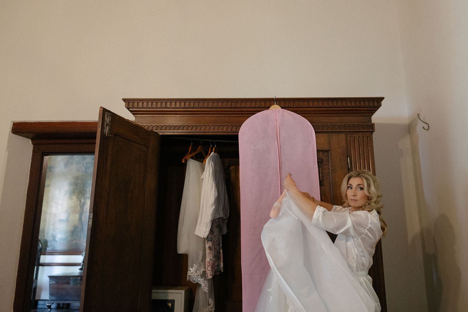 Aishling and Hendrik at Nooitgedacht Estate in Stellenbosch, documentary wedding photos capturing celebrations and beautiful portraits.