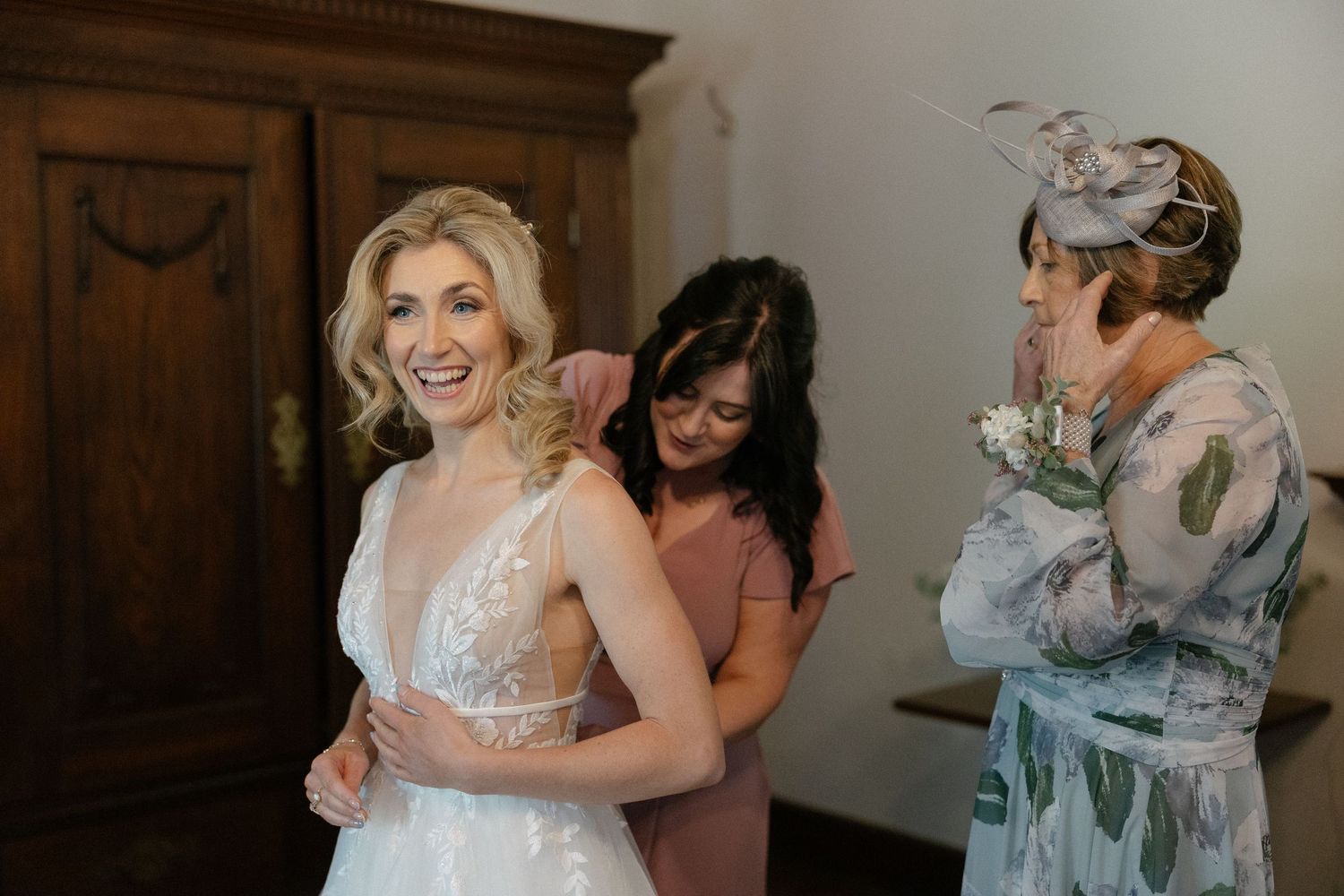 Aishling and Hendrik at Nooitgedacht Estate in Stellenbosch, documentary wedding photos capturing celebrations and beautiful portraits.