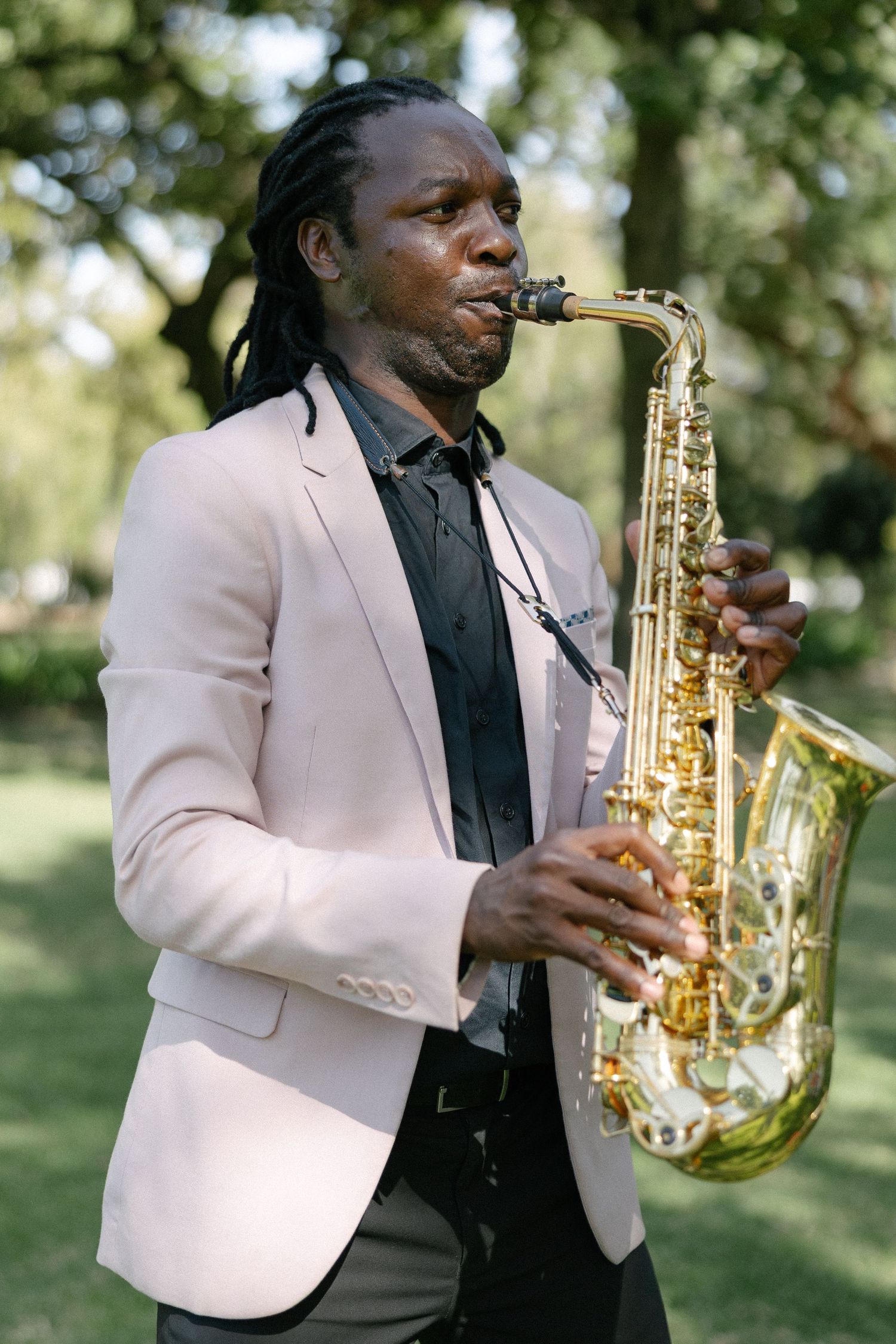 Aishling and Hendrik at Nooitgedacht Estate in Stellenbosch, documentary wedding photos capturing celebrations and beautiful portraits.