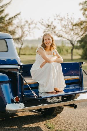 Senior Grad Picture Portraits, Twin Ports area, Duluth and surrounding areas. Park Point senior photos, grad photos duluth MN Girl in truck