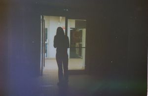 Photo argentique d'un élève dans les couloirs du Lycée Frédéric Ozanam à Cesson-Sévigné