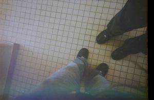 Photo argentique des pieds des élèves du Lycée Frédéric Ozanam à Cesson-Sévigné réalisé pendant l'atelier photo avec la photograhe Clélia