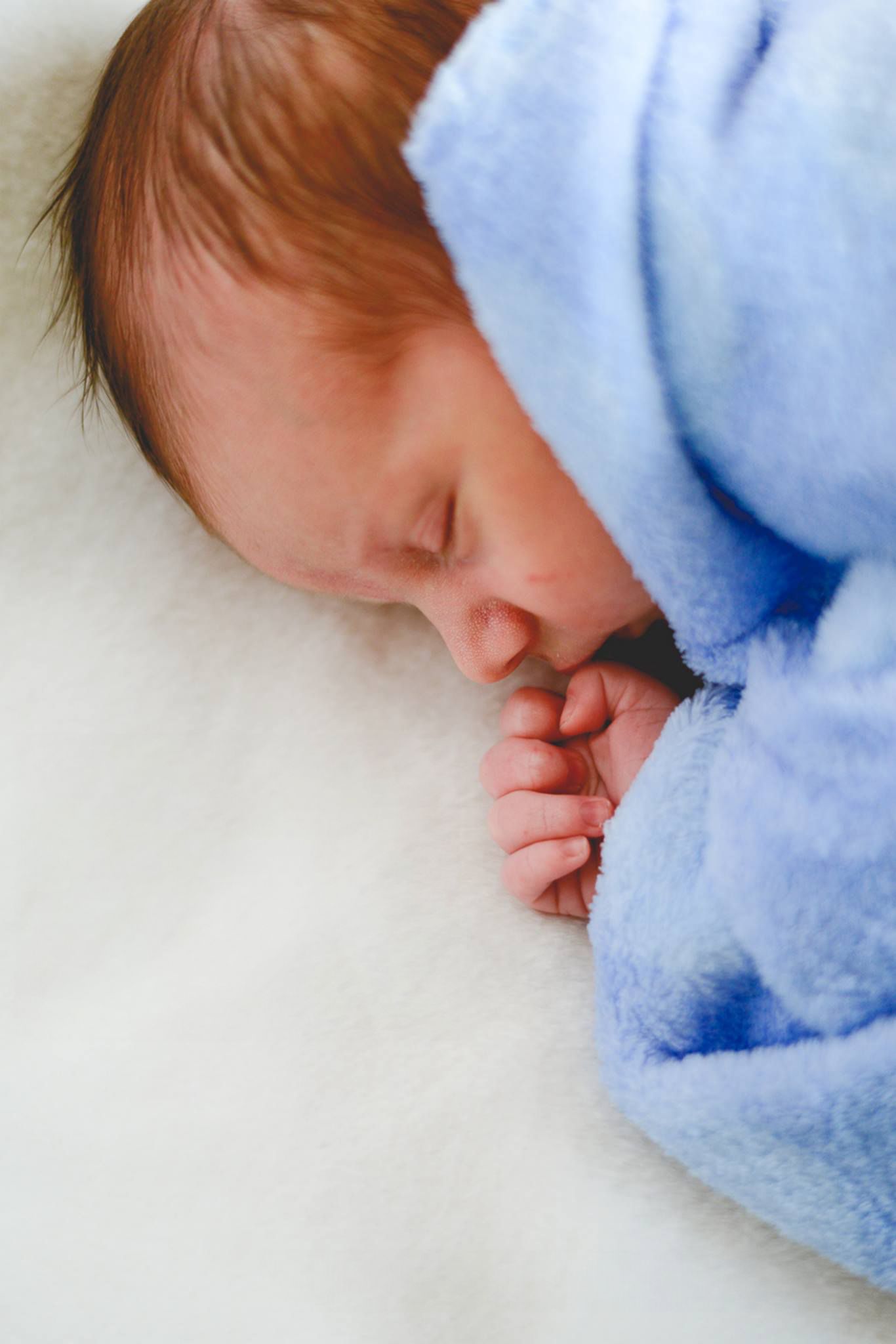 newborn lifestyle photography at the comfort of your own home