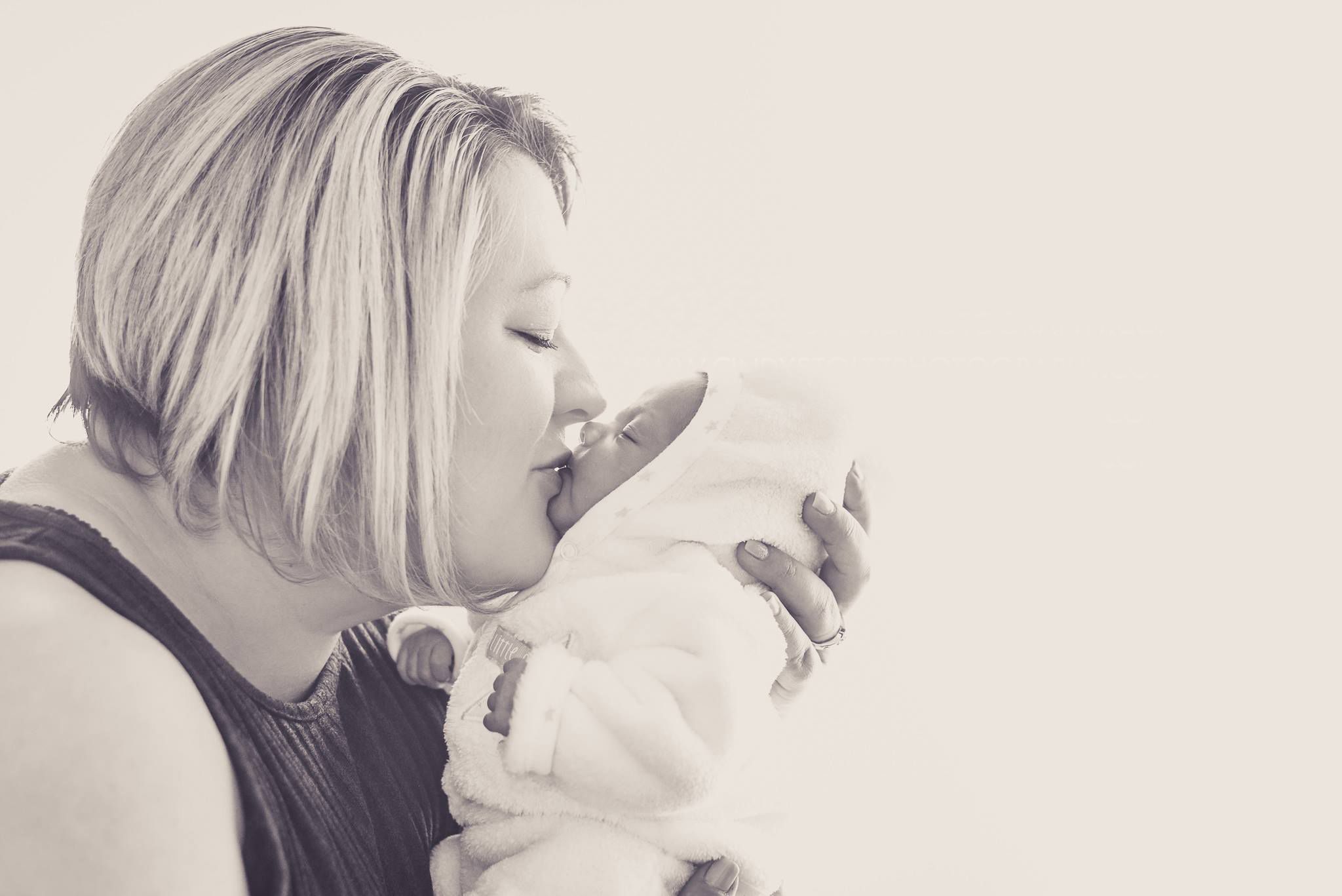 newborn lifestyle photography at the comfort of your own home
