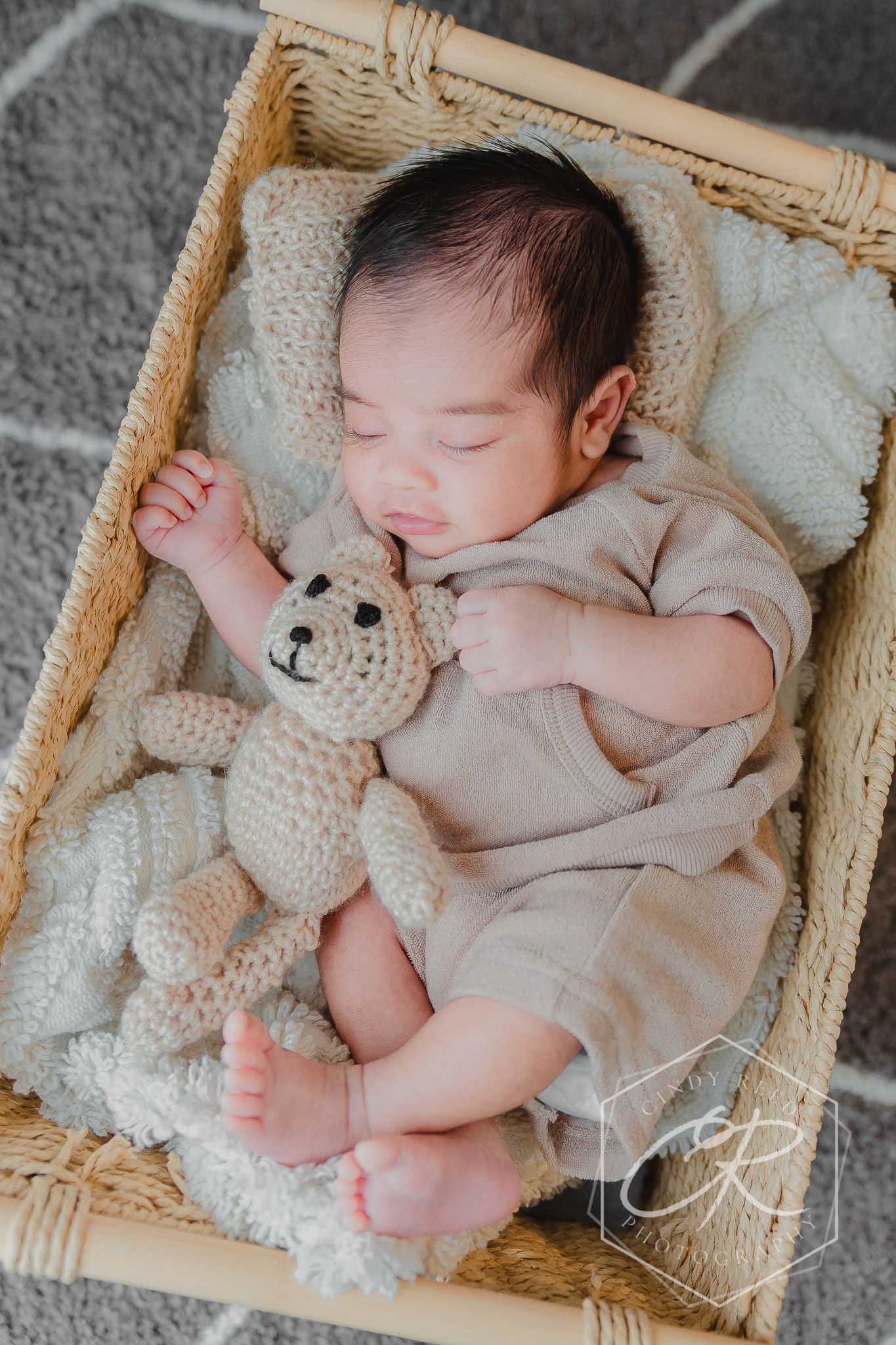 newborn lifestyle photography at the comfort of your own home