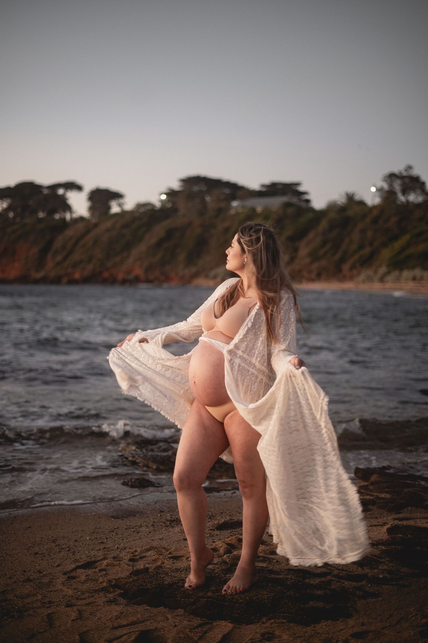Maternity, newborn and family. Soft neutrals, captured in warm, natural light—embracing the beauty of motherhood.