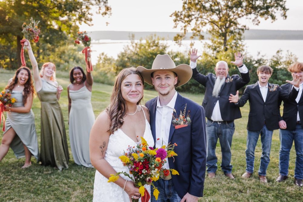 Classic wedding party portrait at a Snohomish estate. Tim Neal captures timeless wedding milestones.