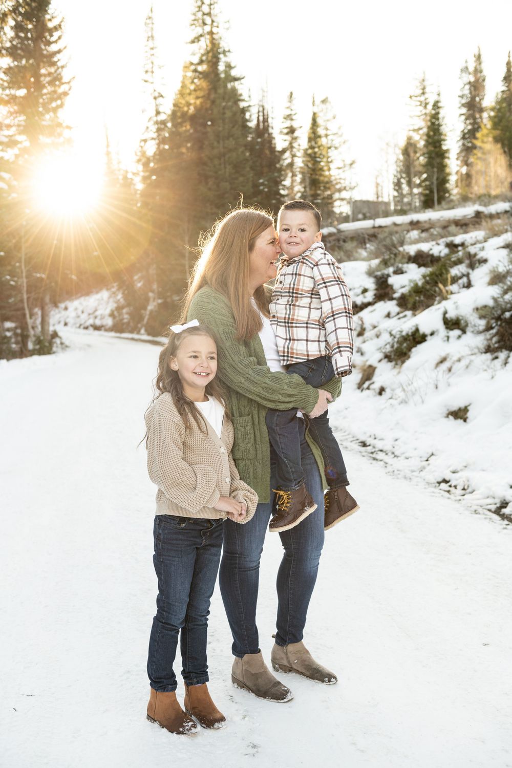 Jordan Pines snowy family photoshoot in the Salt Lake City mountains