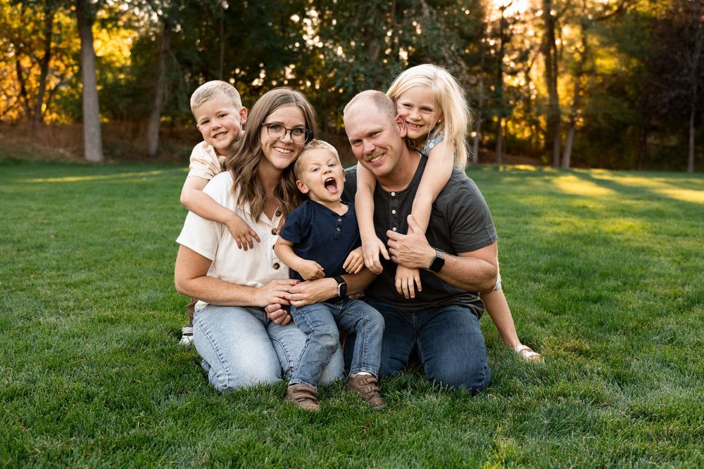 Woodland Park in Farmington Utah family photo