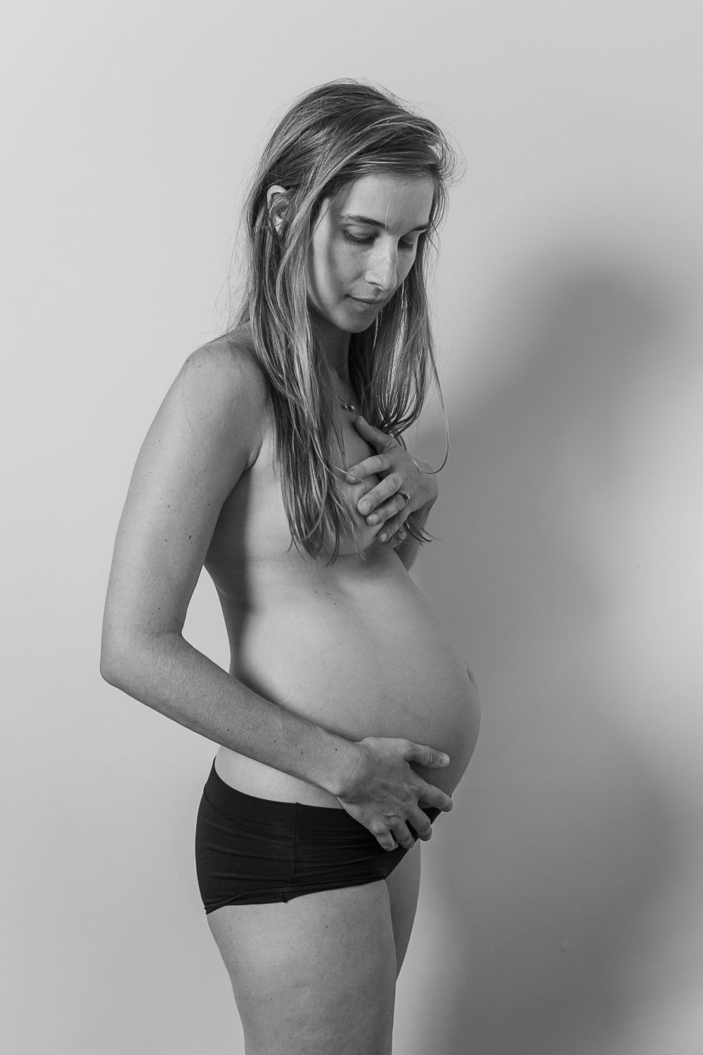 Artistic black and white side profile maternity photograph.