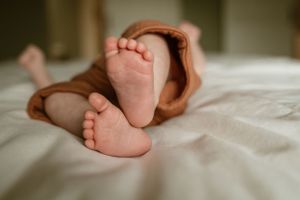 baby. newborn, in home, at home session, baby feet, close ups, sweet moments